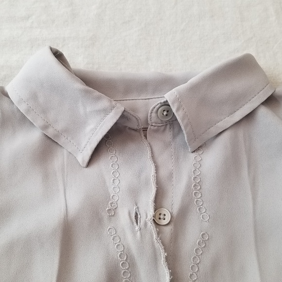 Banana Republic light gray, sleeveless shell top - Picture 2 of 7